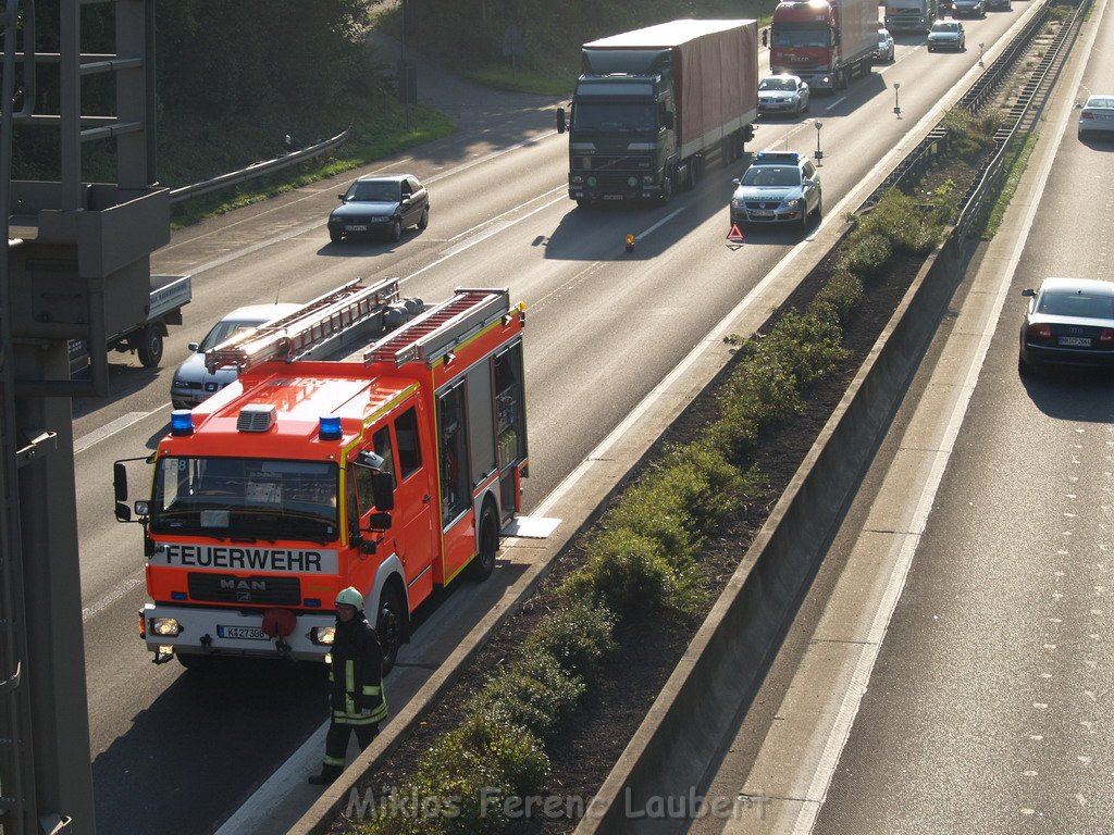 VU A4 Rich Olpe anschliessend Reifen auf Fahrbahn Rich Aachen P01.JPG